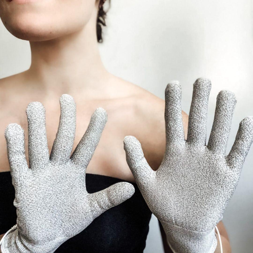 MICROCURRENT CONDUCTIVE GLOVES FOR MYOLIFT FACE TONING MACHINES
